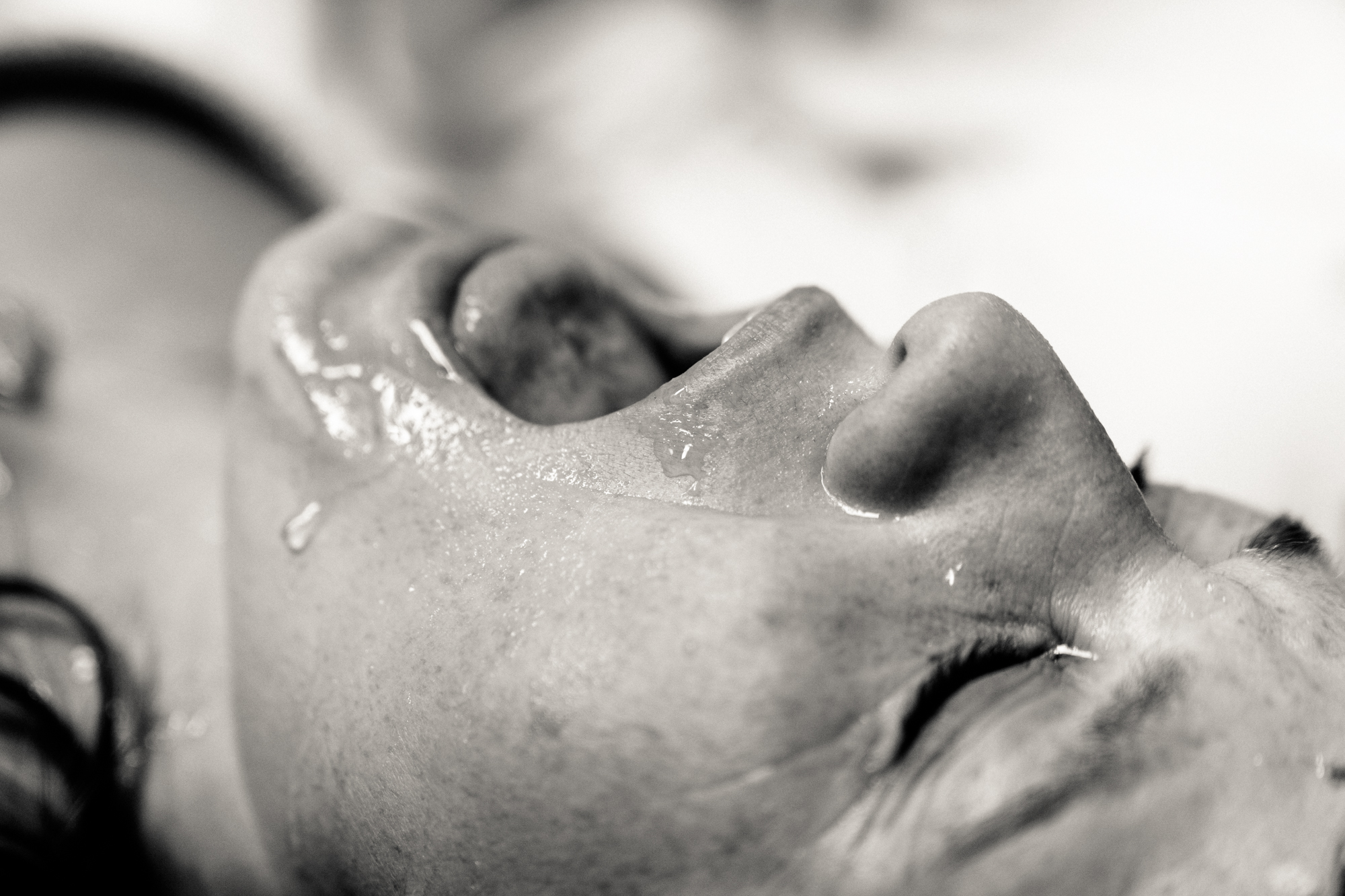 Weergave van de Dark Feminine: het diepe en donkere vrouwelijke, met thema’s als vuur, woede, verleiding en empowerment