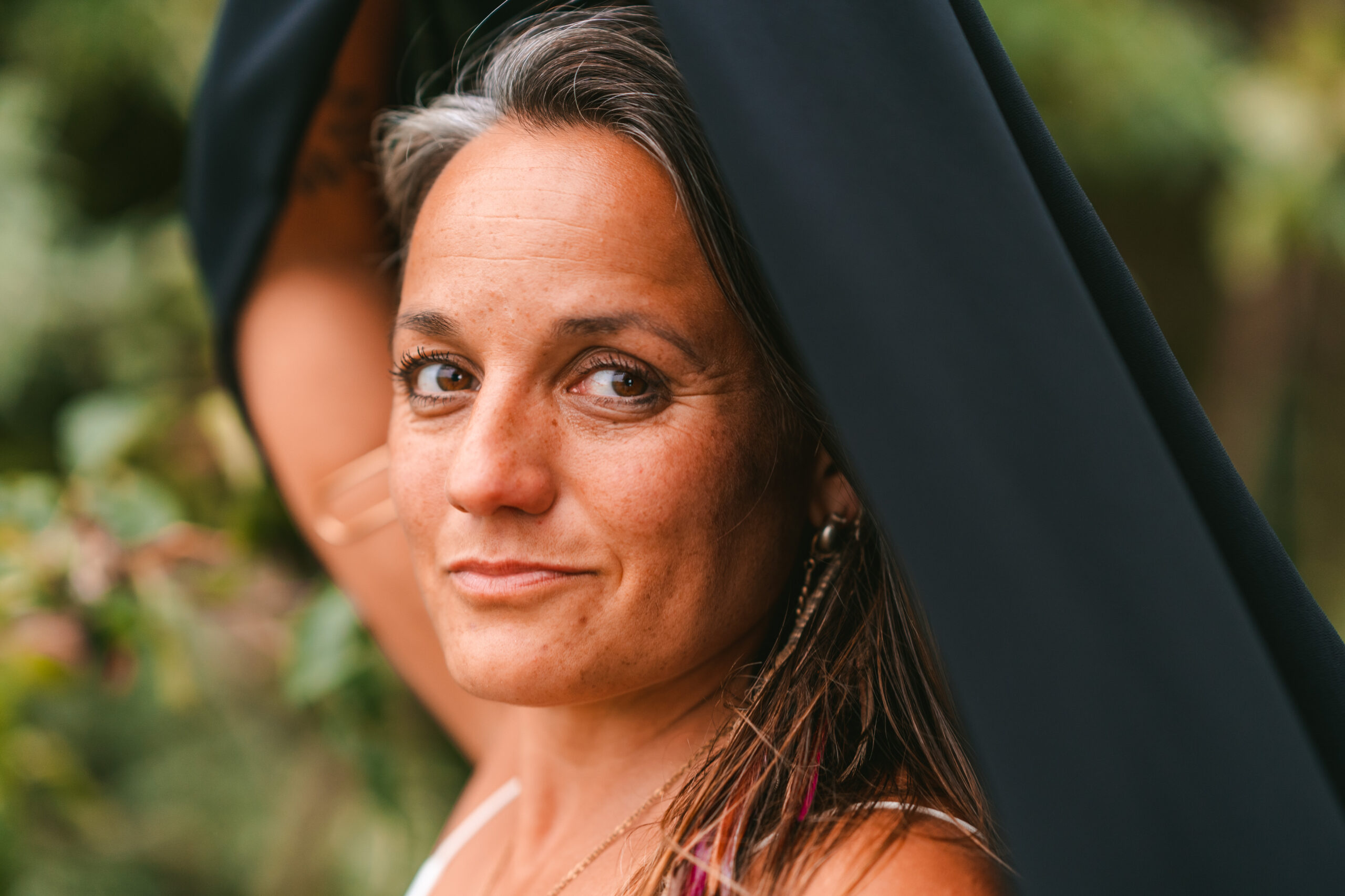 Vrouwelijke wijsheid grijze haren