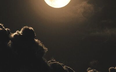 De betekenis van de Volle Maan en haar invloed op jou