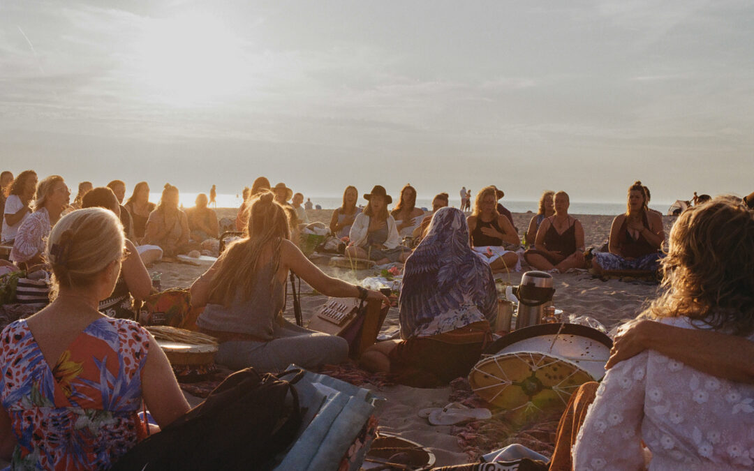 Als vrouwen in cirkels samenkomen, keren zij het patriarchaat